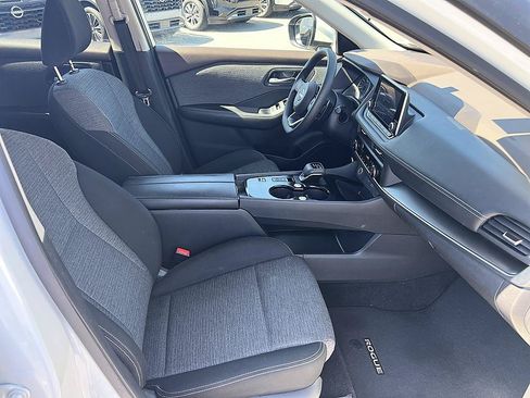 Certified 2023 Nissan Rogue SV FWD image 17