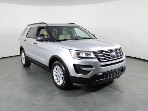 Used 2017 Ford Explorer FWD image 12