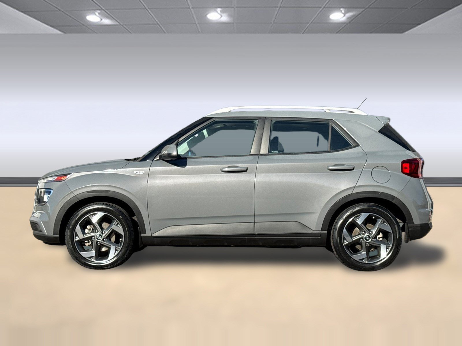 Used 2023 Hyundai Venue SEL FWD image 2