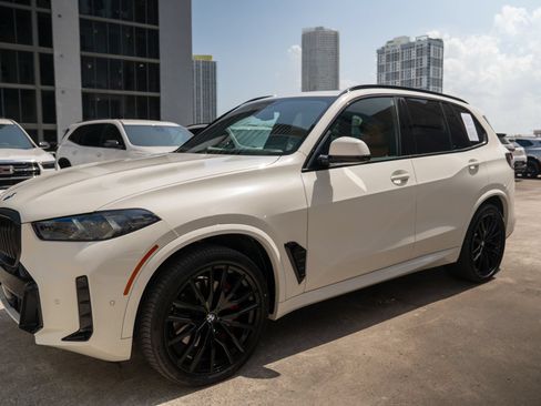 Used 2024 BMW X5 sDrive40i w/ M Sport Package RWD image 17