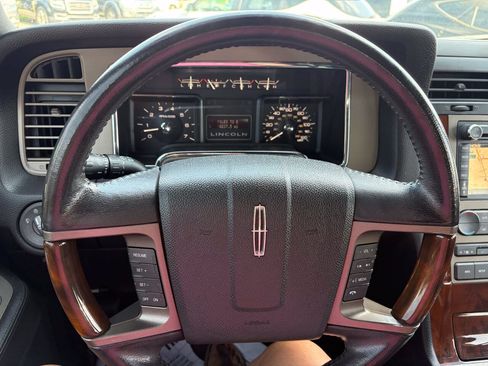 Used 2012 Lincoln Navigator 2WD image 31