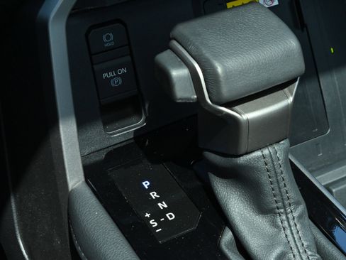 Used 2024 Toyota Tundra Limited AWD/4WD image 22