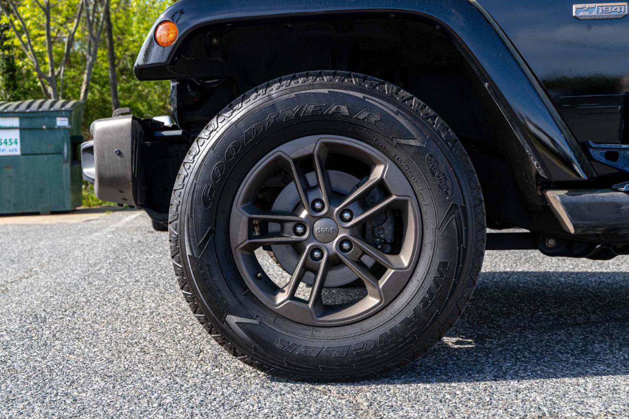 Used 2016 Jeep Wrangler Unlimited Sahara AWD/4WD image 10