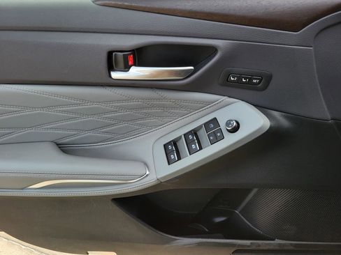 Used 2020 Toyota Avalon Limited FWD image 16