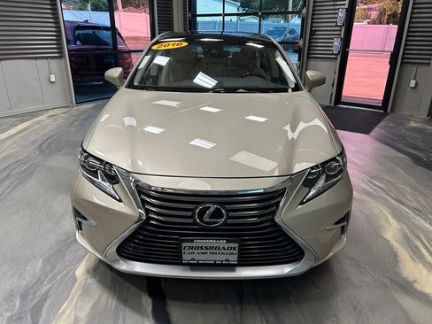 Used 2016 Lexus ES 350 w/ Luxury Package w/Wood Trim FWD image 40