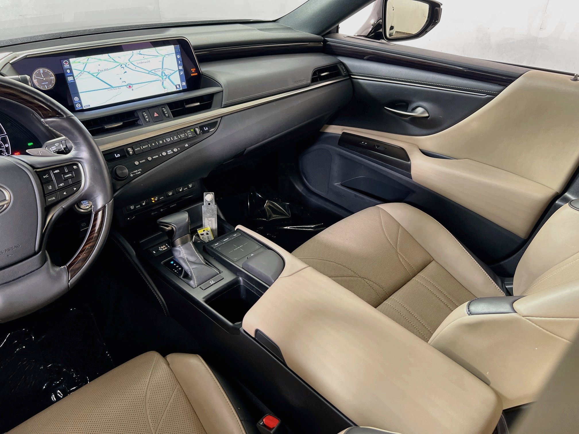 Used 2019 Lexus ES 350 w/ Accessory Package 2 FWD image 24