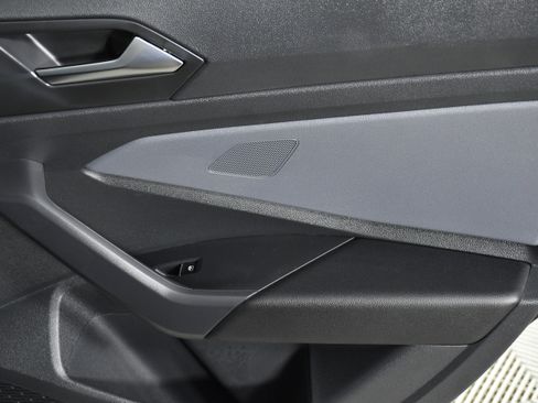 Used 2025 Volkswagen Jetta SE image 25