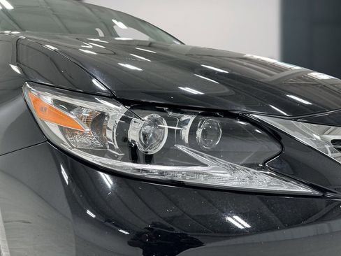 Used 2018 Lexus ES 350 w/ Luxury Package w/Wood Trim FWD image 11