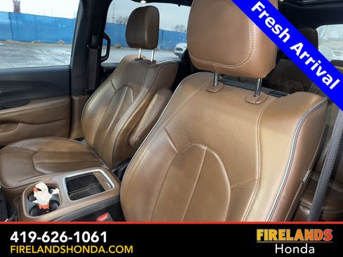 Used 2020 Chrysler Pacifica Limited w/ Tire & Wheel Group image 15