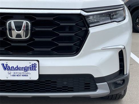 New 2025 Honda Pilot Touring image 9