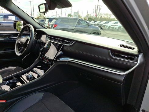 Certified 2022 Jeep Grand Cherokee Altitude image 11