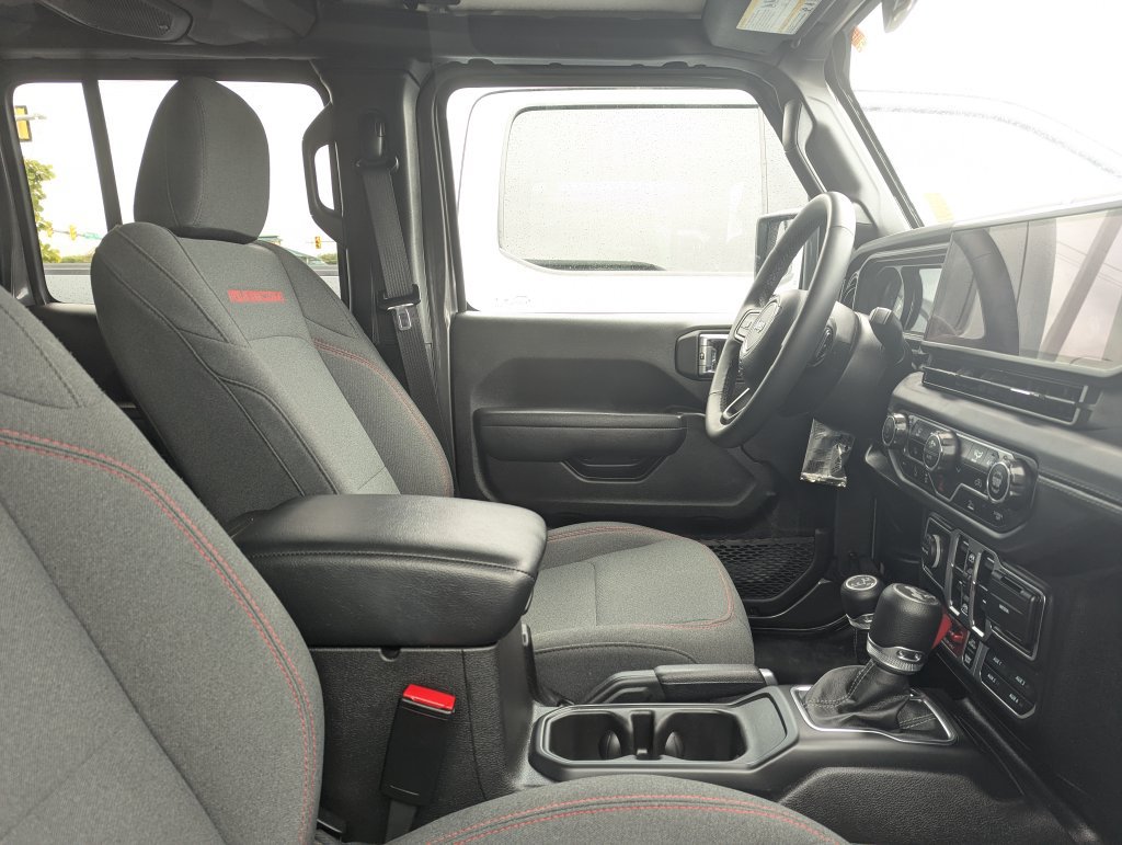Used 2025 Jeep Wrangler Unlimited Rubicon AWD/4WD image 9