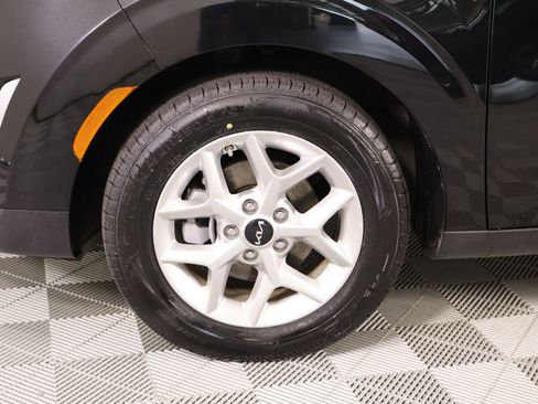 Used 2023 Kia Soul LX w/ LX Technology Package FWD image 16