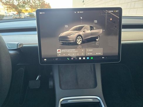 Used 2024 Tesla Model Y 2WD image 24