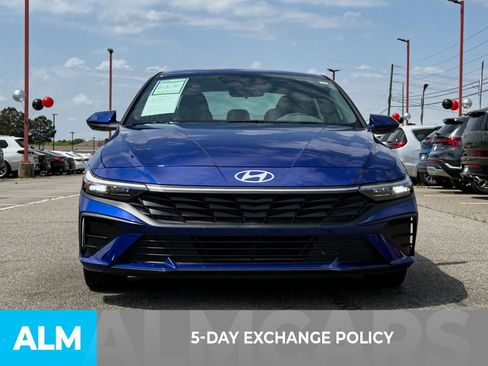 Used 2024 Hyundai Elantra SE image 3