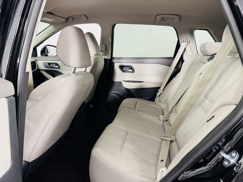 Used 2025 Nissan Rogue SV FWD image 19