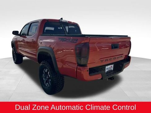 Used 2017 Toyota Tacoma TRD Off-Road image 5