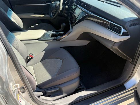 Used 2018 Toyota Camry LE image 16