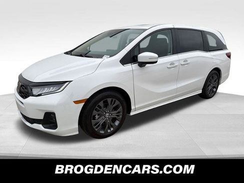 New 2026 Honda Odyssey Touring image 4