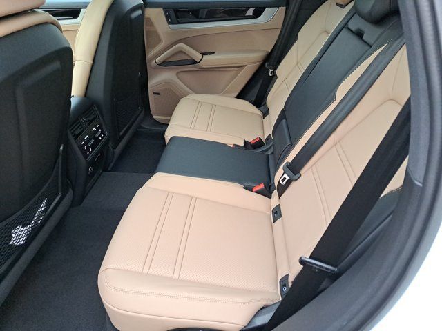 Used 2026 Porsche Cayenne AWD/4WD image 19