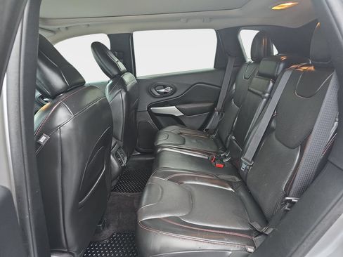 Used 2018 Jeep Cherokee Trailhawk w/ Quick Order Package 27L AWD/4WD image 16