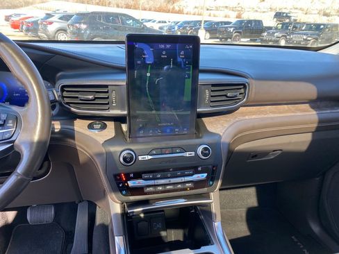 Used 2020 Ford Explorer Platinum w/ Premium Technology Package image 18