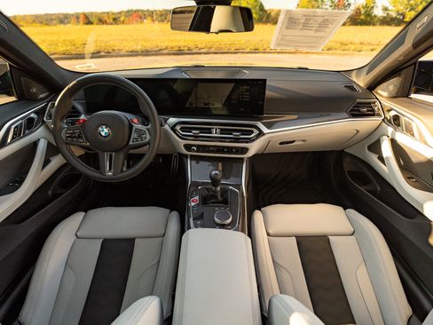 Used 2024 BMW M4 image 31