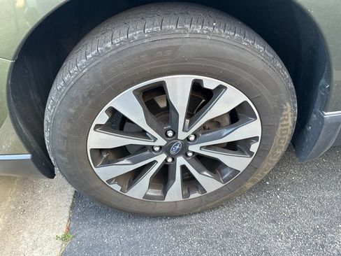 Used 2017 Subaru Outback 2.5i Limited AWD/4WD image 2