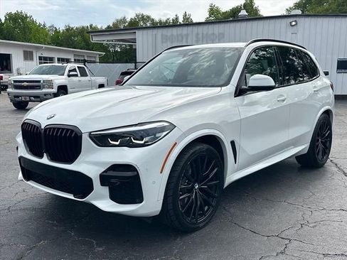 Used 2022 BMW X5 xDrive40i w/ M Sport Package AWD/4WD image 5