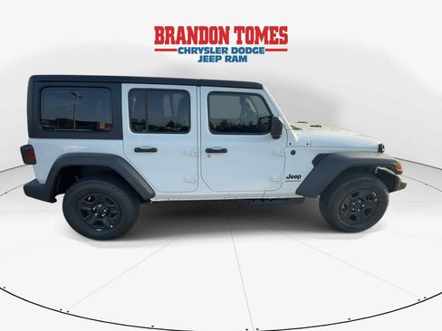 Used 2022 Jeep Wrangler Sport AWD/4WD image 2