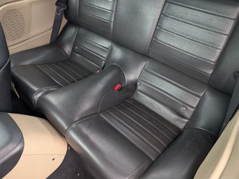 Used 2006 Ford Mustang Convertible RWD image 10