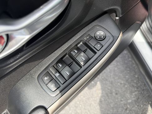 Used 2017 Jeep Cherokee Sport AWD/4WD image 16