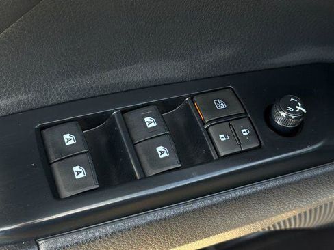 Used 2020 Toyota Camry SE FWD image 13