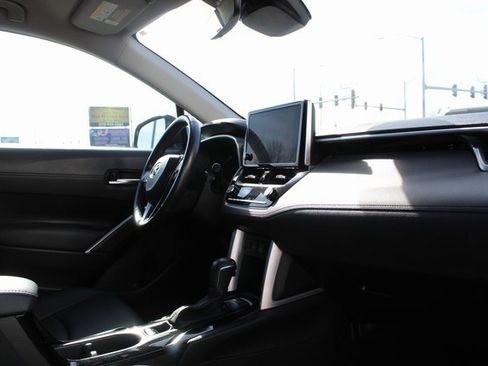 Used 2023 Toyota Corolla Cross XLE image 20