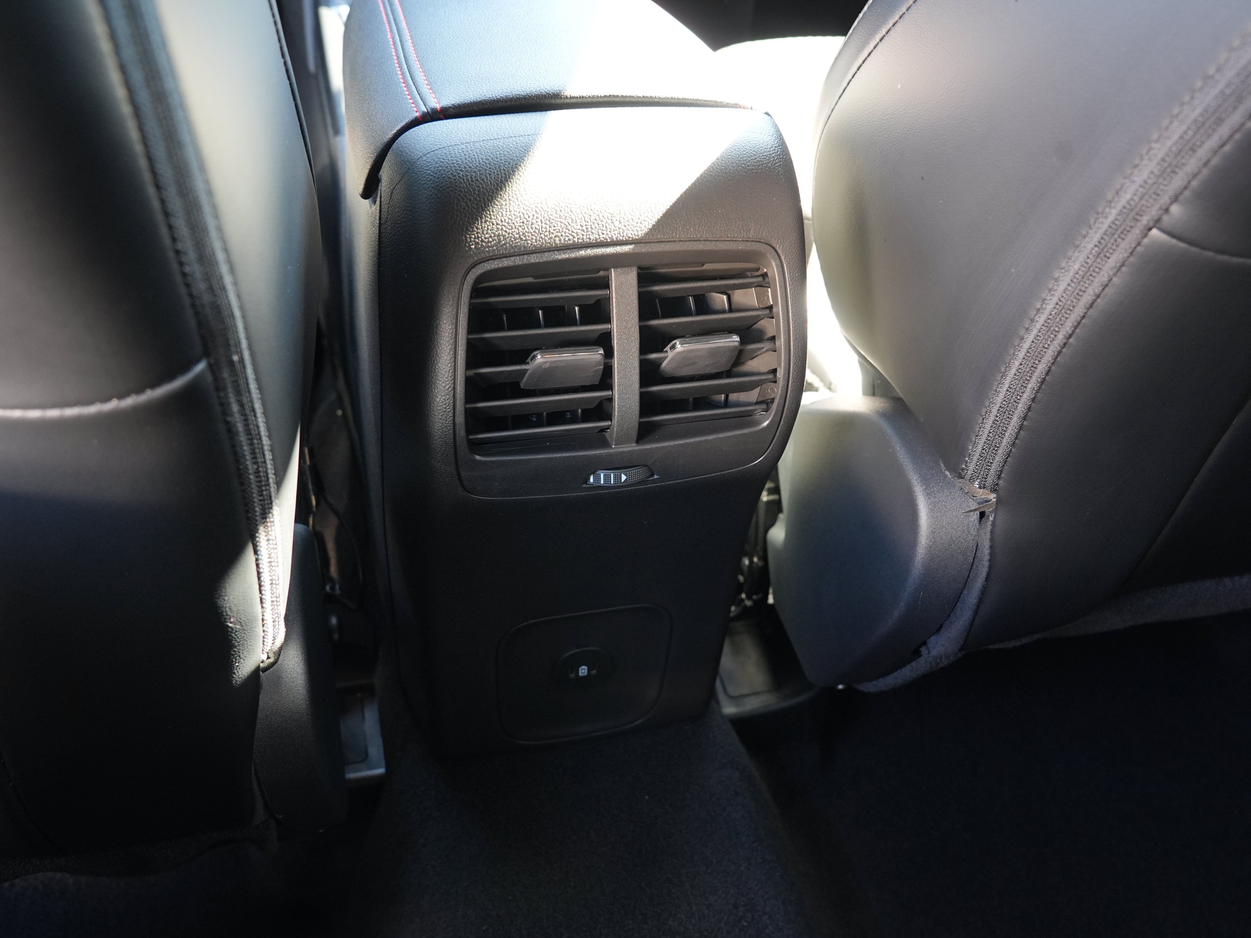 Used 2024 Ford Escape ST-Line w/ Tech Pack #1 AWD/4WD image 28