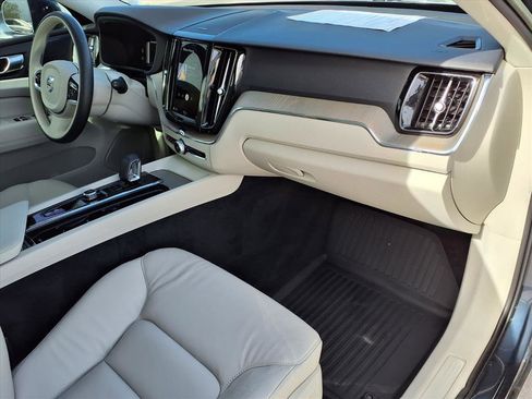 Certified 2023 Volvo XC60 B5 Plus w/ Protection Package Premier image 10