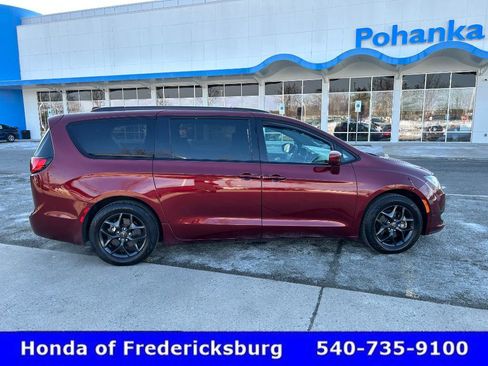 Used 2018 Chrysler Pacifica Touring Plus w/ S Appearance Package image 7