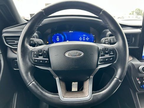 Used 2020 Ford Explorer Platinum w/ Premium Technology Package AWD/4WD image 23