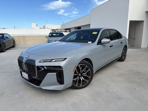 Certified 2023 BMW 760i xDrive image 3