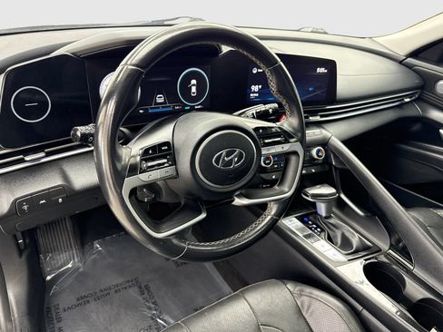 Used 2022 Hyundai Elantra Limited FWD image 18