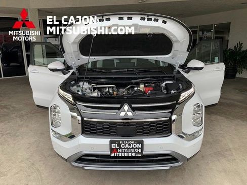 New 2025 Mitsubishi Outlander SE image 30