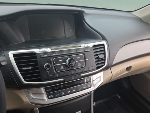 Used 2013 Honda Accord LX image 26