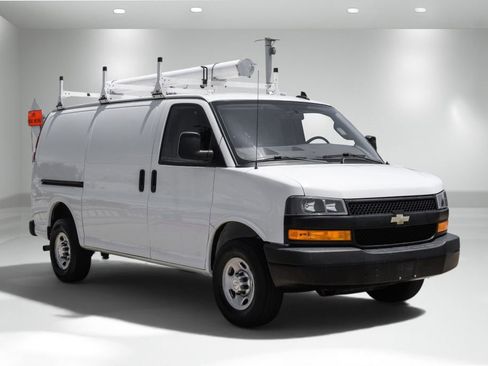 Used 2019 Chevrolet Express 3500 w/ Driver Convenience Package RWD image 5