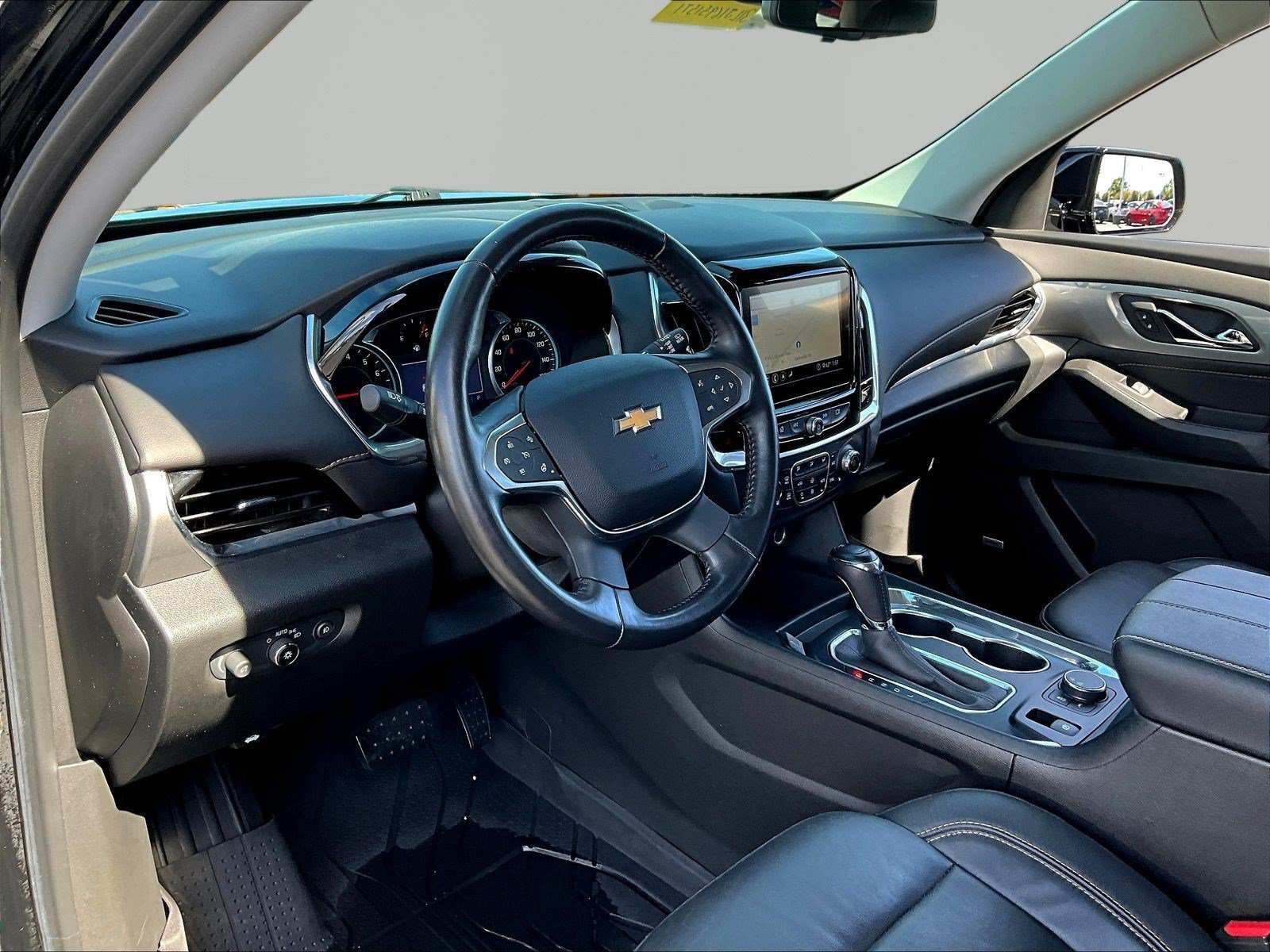 Used 2020 Chevrolet Traverse LT w/ LT Premium Package FWD image 17