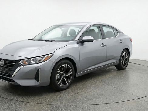 Used 2025 Nissan Sentra SV image 3