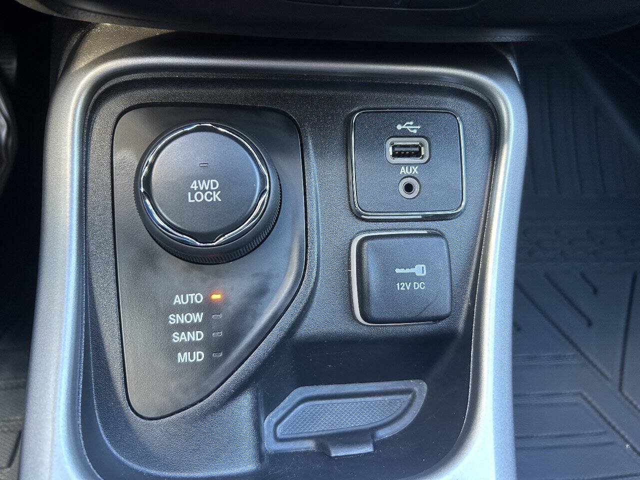 Used 2018 Jeep Compass Latitude w/ Popular Equipment Group AWD/4WD image 21