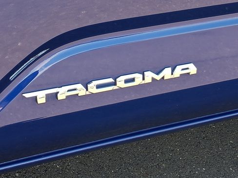 Used 2025 Toyota Tacoma SR5 AWD/4WD image 30