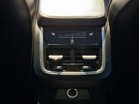 Used 2017 Volvo S90 T6 Momentum w/ Vision Package image 28