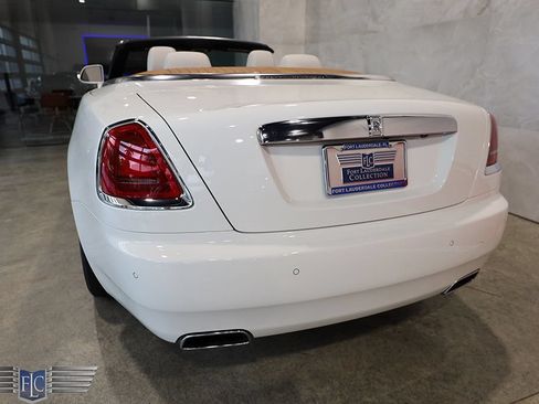 Used 2017 Rolls-Royce Dawn RWD image 12