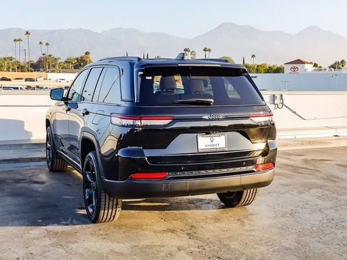 New 2025 Jeep Grand Cherokee Altitude image 7